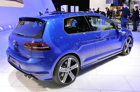 2016 Golf R at Canadian Auto Show